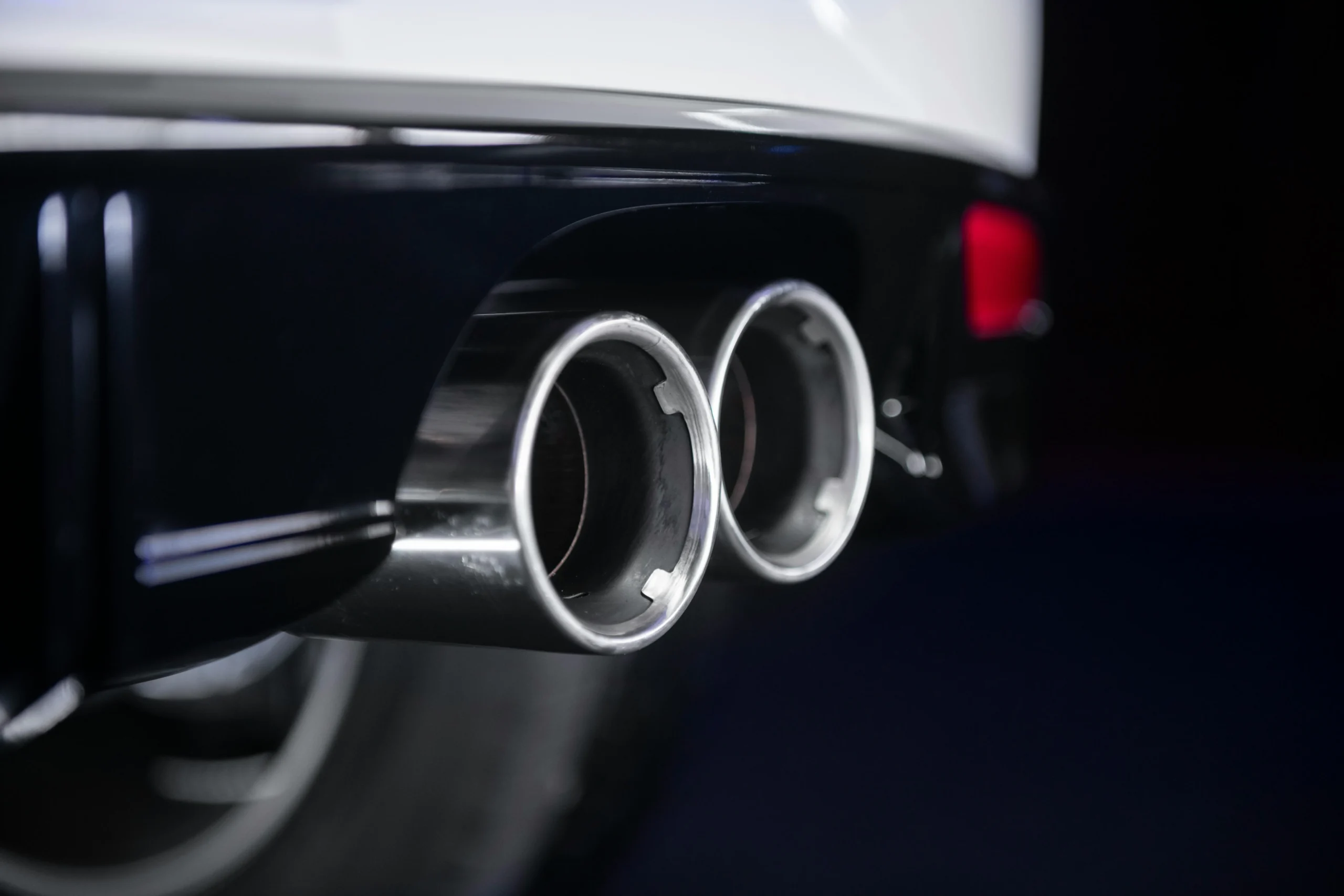 Invidia Q300 vs. R400: Which Exhaust is Right for Your Daily Driver?